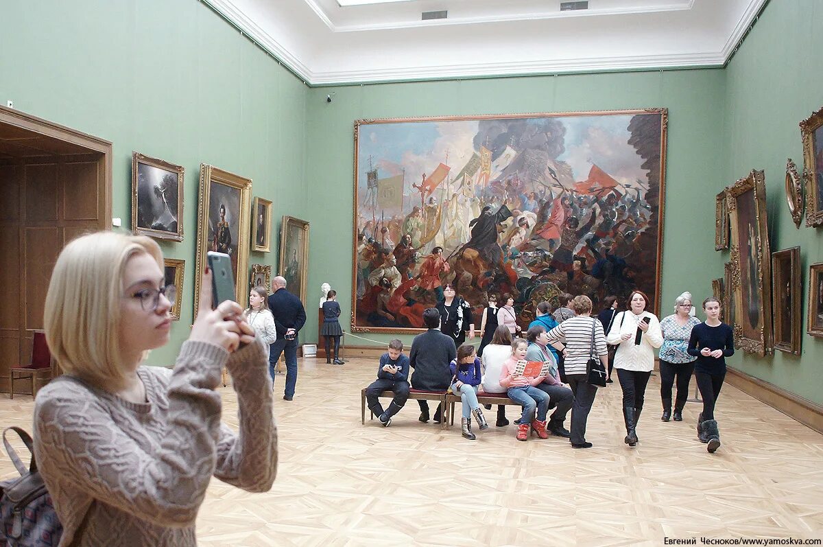 Гельман в третьяковке. Третьяковская галерея 1856. Третьяковская галерия экспонаты. Третьяковка лаврушинский переулок. Картины сурикова в третьяковской галерее.