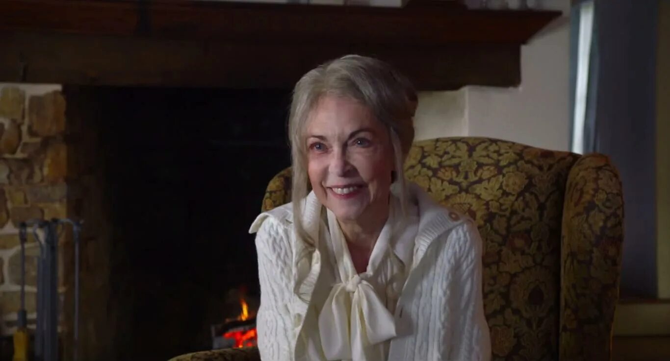 Визит 2015. Комедия внуки приезжают к бабушке. Кто твоя бабушка чувак 2019. Комедия внуки приезжают к бабушке. Фильмы для всей семьи.