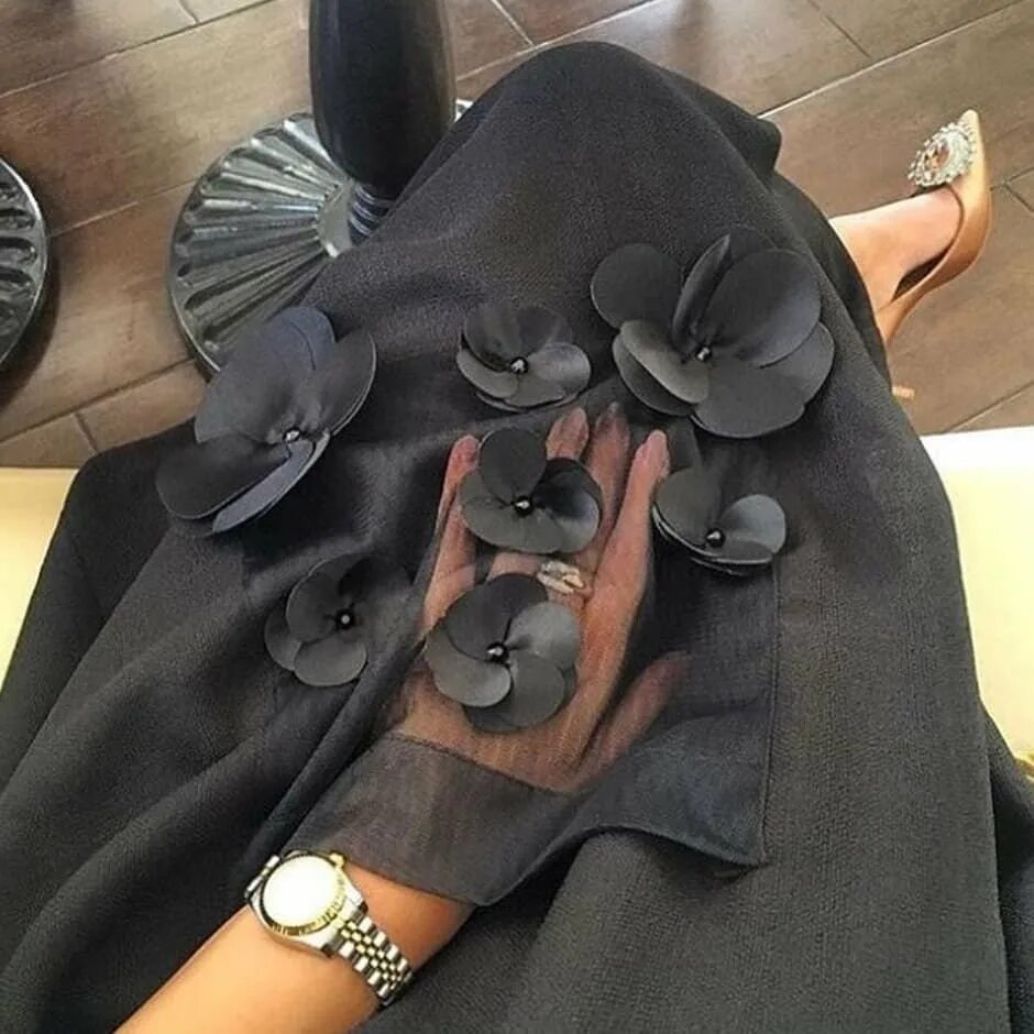 необычные карманы на платье.