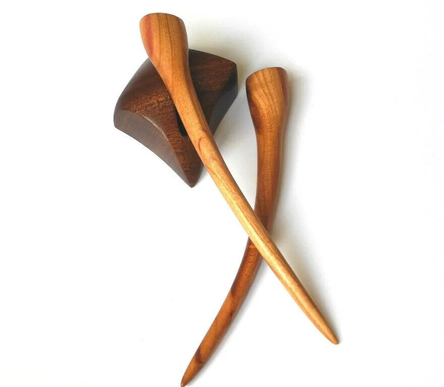 Палочки для волос из дерева. Stick для волос. Палочки для волос своими руками из дерева. Груша на палочке. A wooden stick