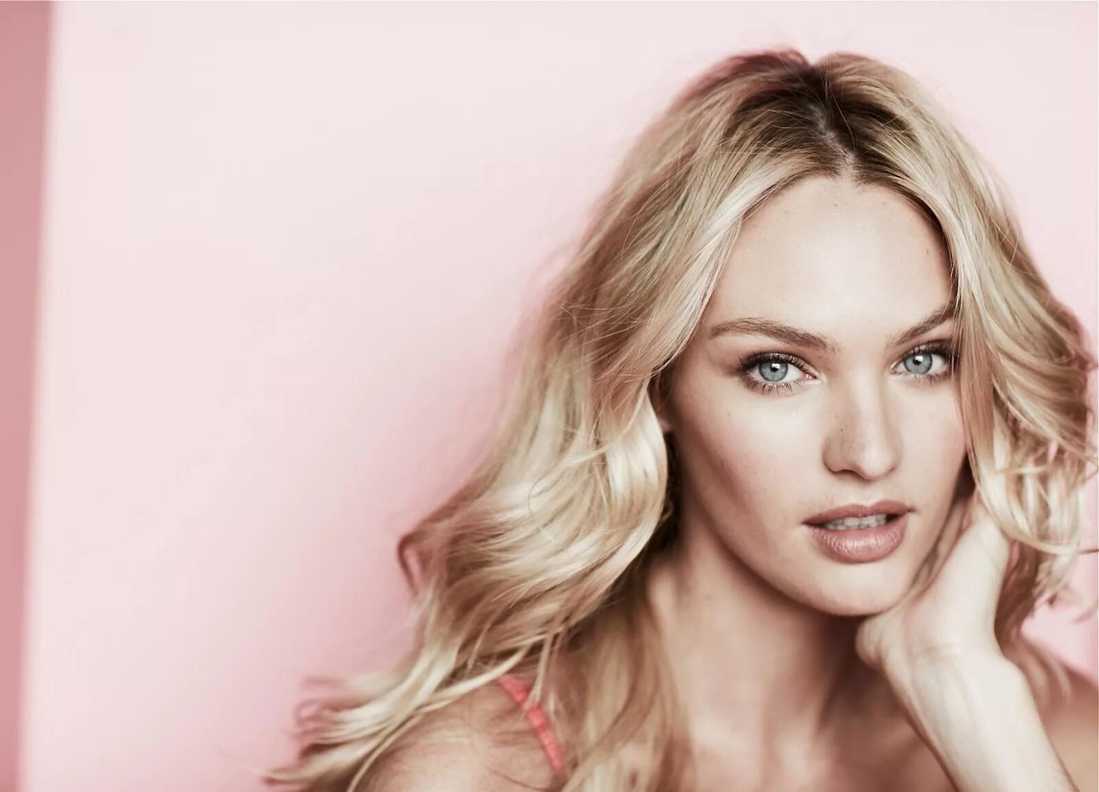 Blonde skin. Кэндис Свейнпол. Модель Candice Swanepoel. Кэндис Свейнпол блонд. Кэндис Свейнпол волосы.