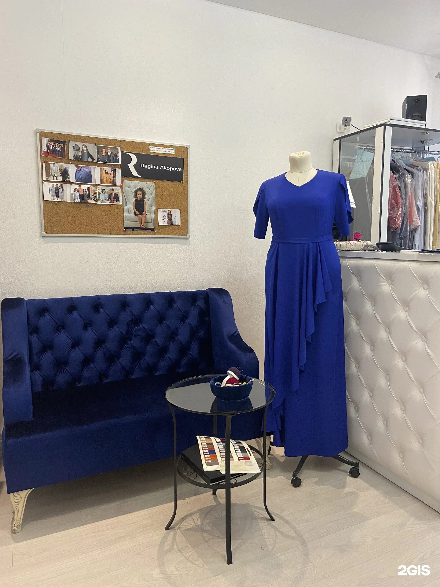 пошив одежды. интерьер мастерской в стиле лофт. ателье садовый. ателье по пошиву одежды. ателье садовый.