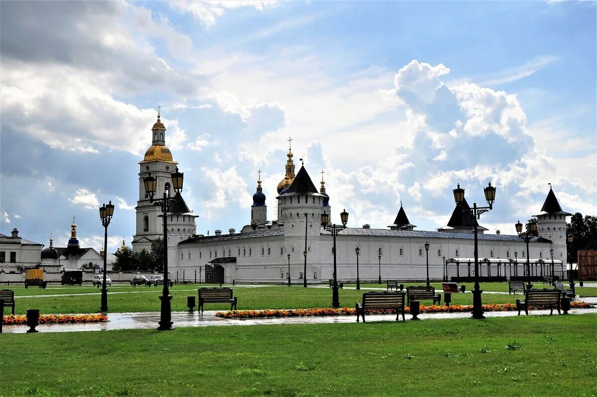 Тобольский кремль где. Тобольск Кремль. Тобольский Кремль Тобольск. Белокаменный Тобольский Кремль. Тобольский музей-заповедник, Тобольск, красная площадь.