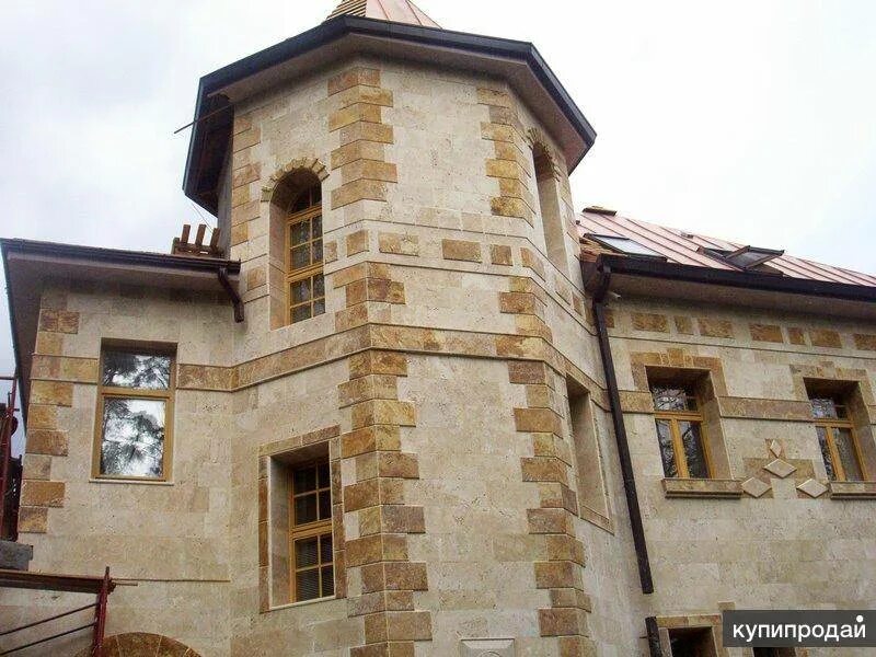 Дагестанский камень в саратове. Туф облицовка. Травертин фасад узбекистан андижан. Декор фасада дома. Травертин облицовка фасада.