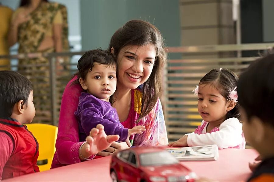 Preschool teachers. Indian дети. Школа в Индии. Дошкольное образование в Узбекистане. Учитель в Пакистане.