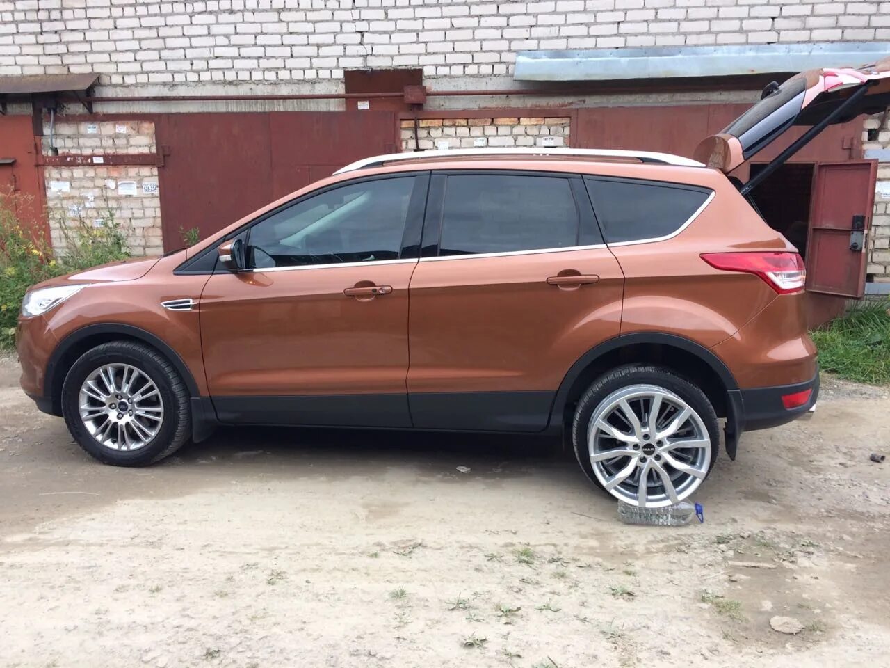 Диски r17 Ford Kuga. Ford Kuga r18. Ford Kuga диски r19. Диски r19 на Ford Kuga 2.