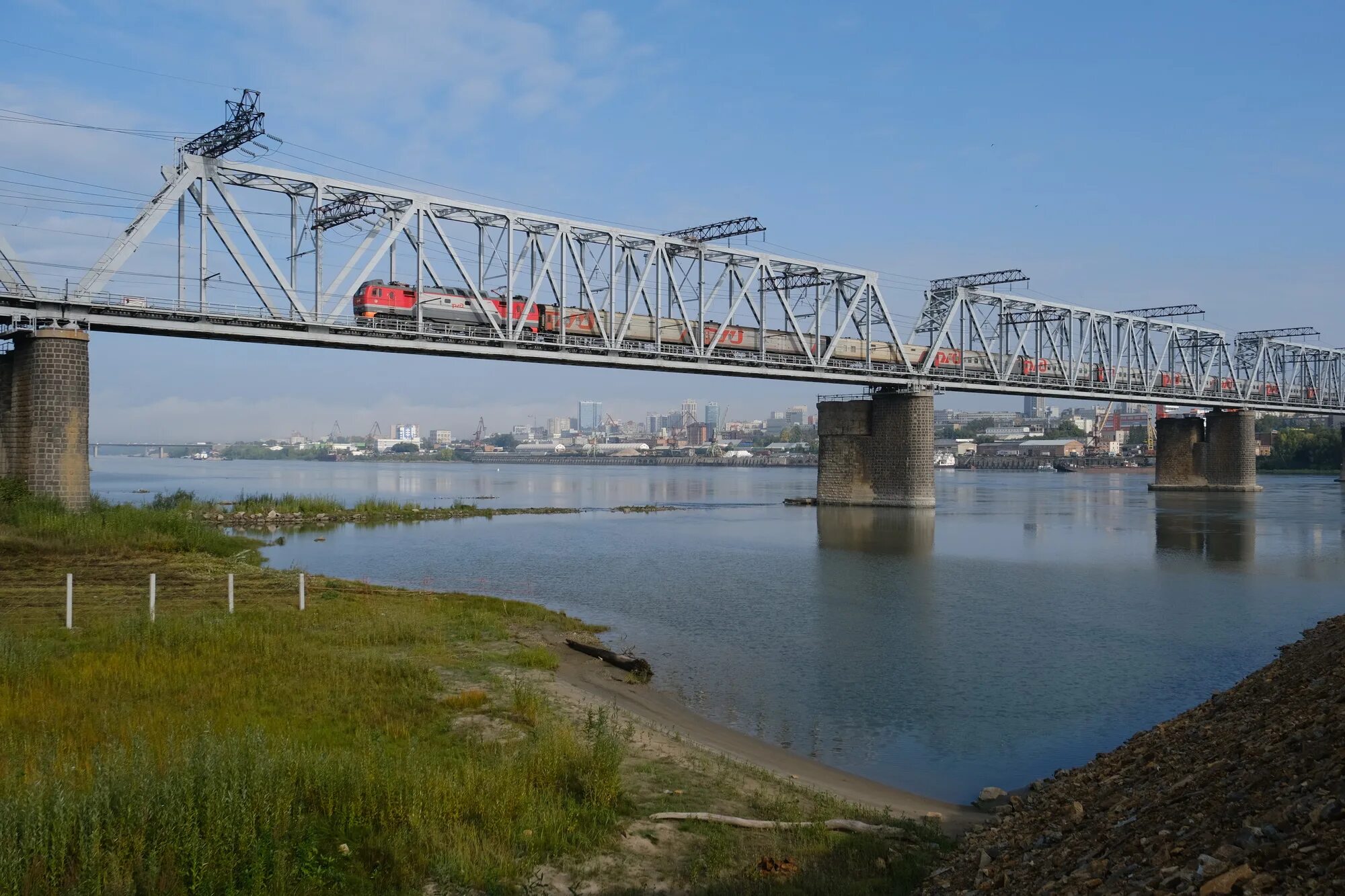 Стройка Обь мост Новосибирск. Железнодорожный мост Новосибирск. Новосибирский Железнодорожный мост через реку Обь. Мост Обь Новосибирск новая.