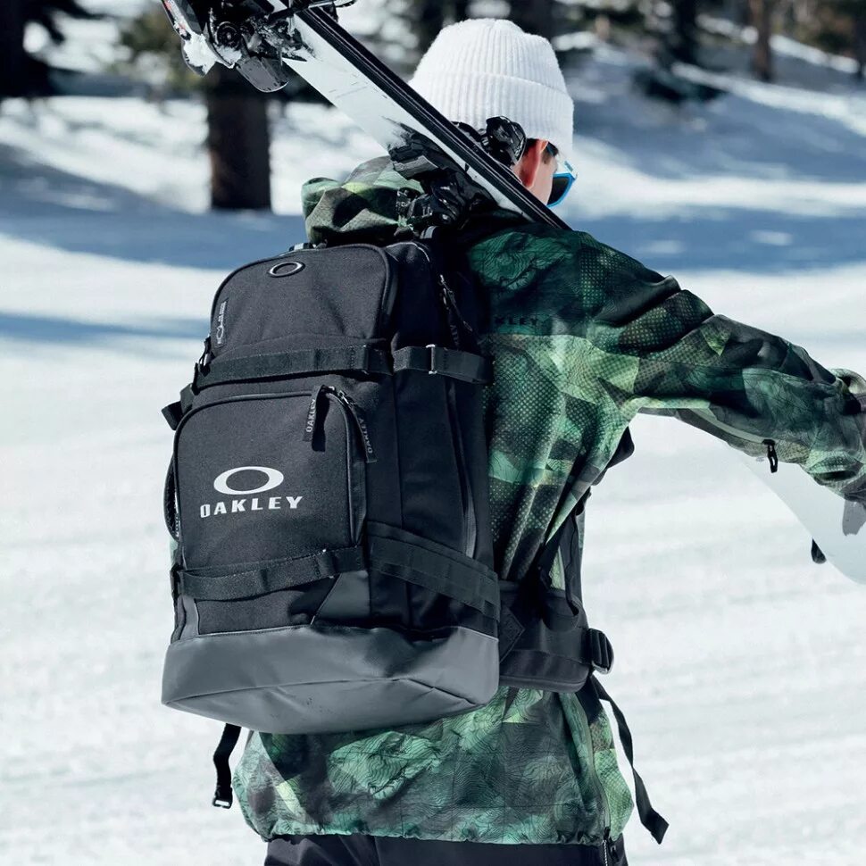 Рюкзак oakley. Рюкзак Окли. Рюкзак на снегу. Oakley clean Days Backpack.