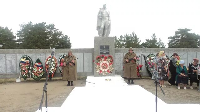 Обелиск воинам брединцам Челябинской области. Поселок Бреды. Памятники в Брединском районе. Памятники в Бредах Челябинской области.