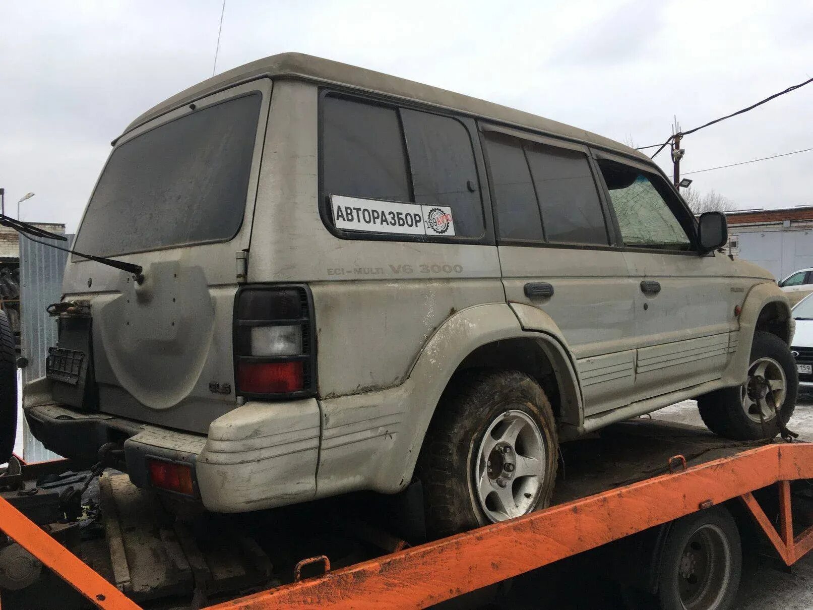 Разборка паджеро москва. Фары разобранные паджеро 4. Паджеро 4 после дтп. Pajero с разобранным мотором. Новый кузов паджеро 2.