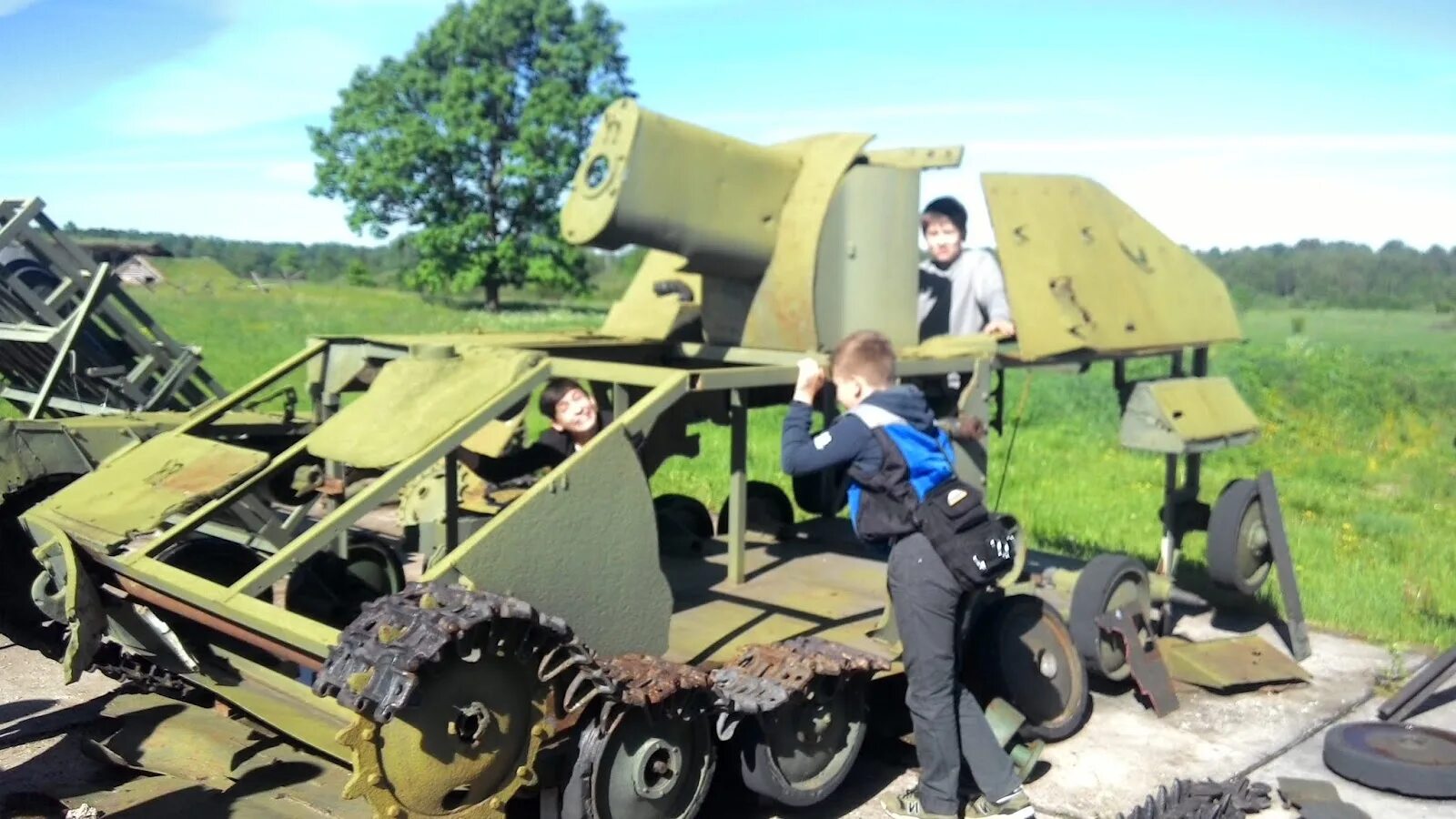 Музей военный остров. Военно-исторический музей острова Псковской области. Псковская область остров воинская часть. Военный музей в Псковской области. Музей военной техники Псковская область.