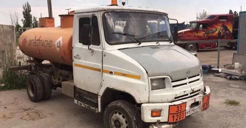Авто 5 кубов. Камаз бензовоз 5 кубов. бензовоз hyundai 5 кубов. бензовоз газ 5 куб. топливозаправщик 5 кубов.