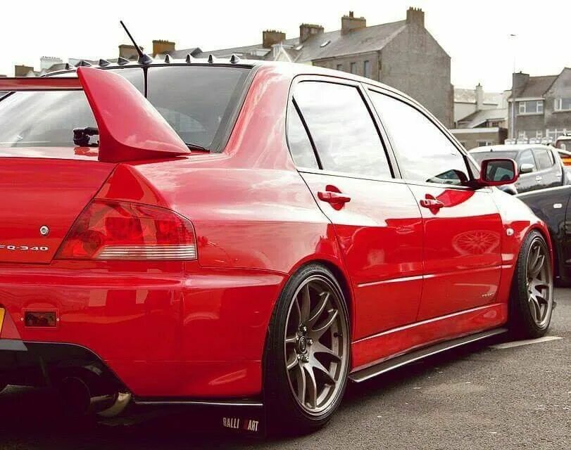 Mitsubishi life. 190 Красный EVO. Мицубиси лайф. Red Evolution. Red EVO is yours.