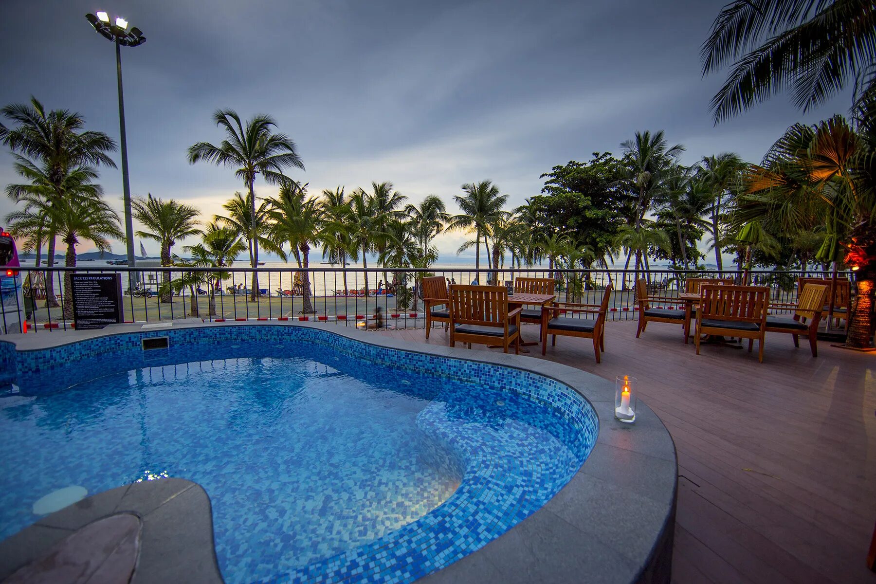 Rock hotel pattaya. Hard rock отель паттайя. отель hard rock 4 паттайя. отель хард рок таиланд. гостиница хард рок паттайя.