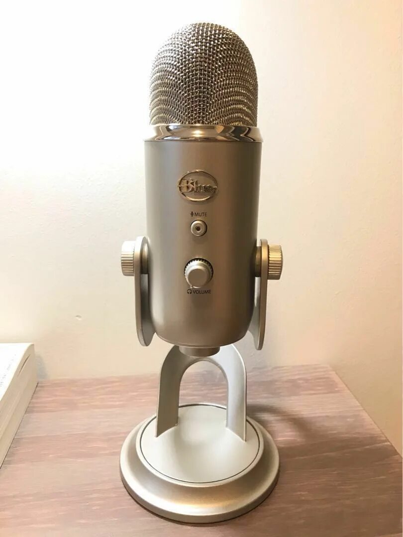 Купить микрофон blue. Микрофон Blue Yeti. USB микрофон Blue Yeti. Микрофон Blue Yeti белый. Blue Yeti cool Grey.