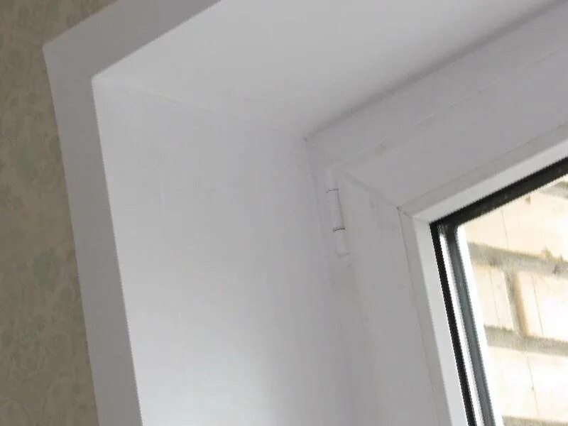 Уголок пластиковый для откосов. Отделка откосов пластиковых окон. Отделка откосов пластиковых окон. Отделка откосов стеновыми панелями. Отделка внутренних откосов.