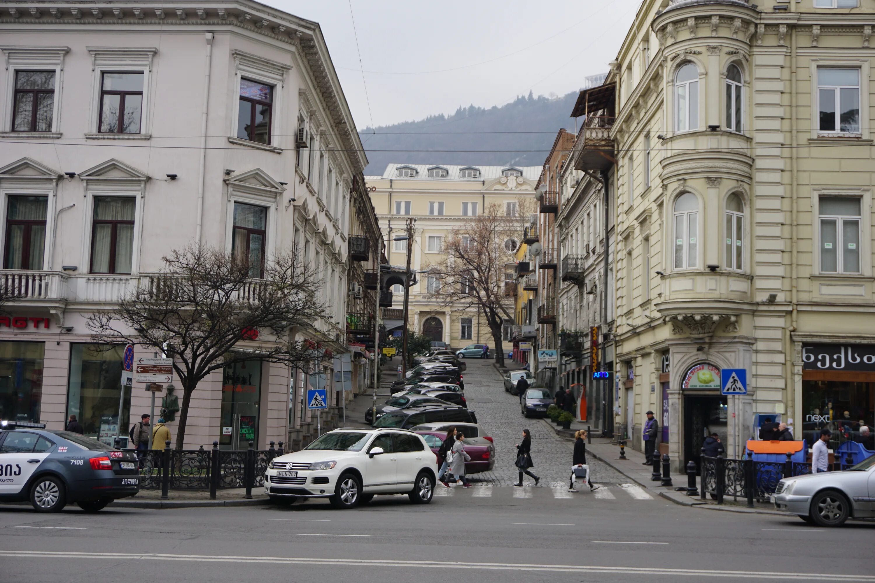 Tbilisi streets. Улица Руставели Тбилиси. Проспект Руставели Тбилиси. Воды Лагидзе в Тбилиси на Руставели. Тбилиси Главная улица.