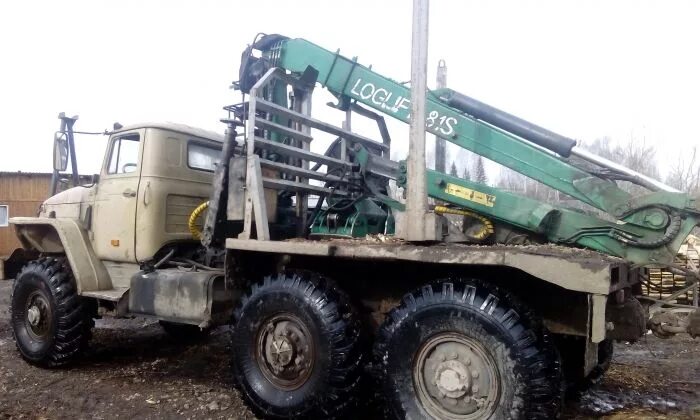 Новый урал 4320 с гидроманипулятором лесовоз. Лесовоз гидроманипулятор урал-43442-0000010. Вес лесовоза урал. Урал фискарс лесовоз. Урал 4320 1998 лесовоз.