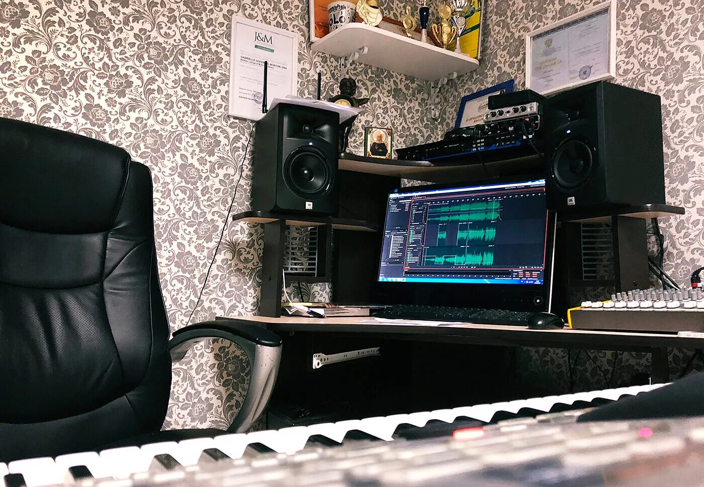 Студия звукозаписи. Mini house diy студия звукозаписи. Дом звукозаписи. Студия звукозаписи east west studios (лос-анджелес, сша, 2008г. Дом звукозаписи.