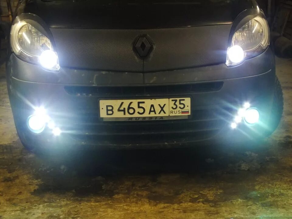 Дхо рено меган. Ходовые огни Рено Клио 2. ДХО Рено Сценик 3. ДХО Renault Kangoo. ДХО на Рено Логан 1.