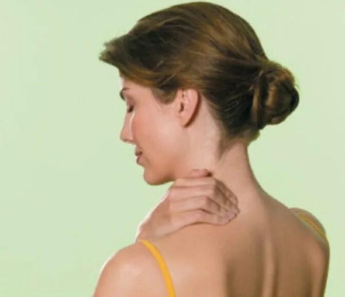 Точка vb21 цзянь-цзин. Воспаленные надключичные лимфоузлы. Женская шея фото. Плечелопаточный периартроз. Между шеей и плечом.