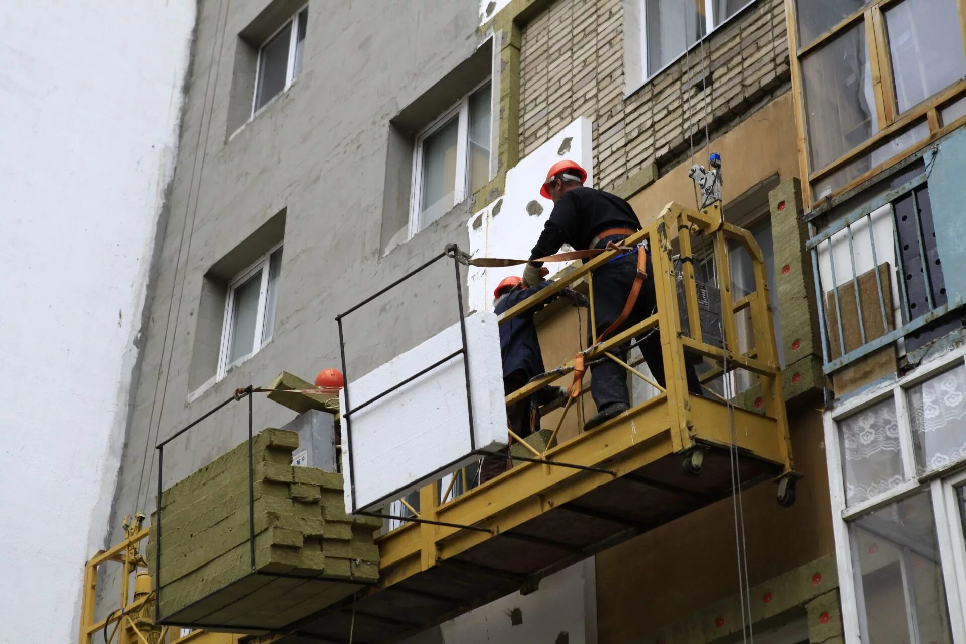 Капитальный ремонт 34. Капремонт в Зеленограде. Капремонт многоквартирных домов. Капремонт МКД. Реконструкция и капремонт зданий.