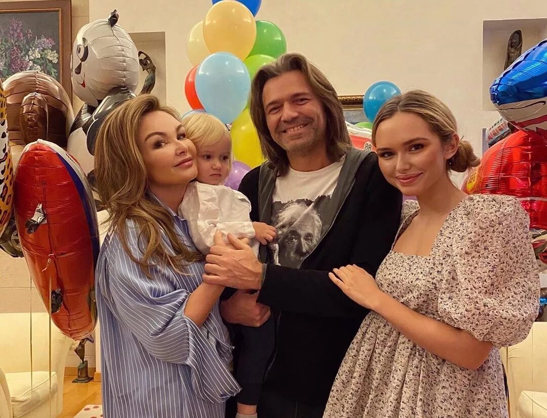 Семья дмитрия маликова. Марк маликов сын дмитрия маликова. Маликов с семьей 2020. Дмитрий маликов сын марк. Сын дмитрия маликова.