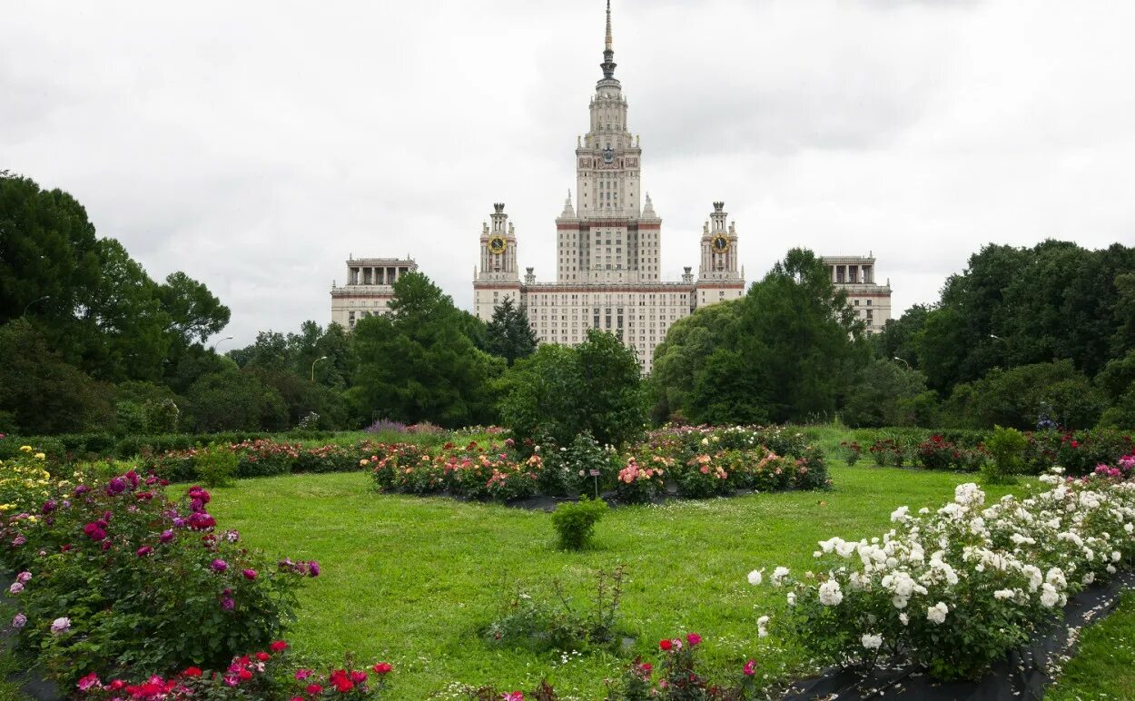 Ботанический факультет мгу. Ботанический сад МГУ Москва. Ботанический сад Москва МГУ Ломоносов. Бот сад МГУ Воробьевы горы. Ботанический сад биологического факультета МГУ.