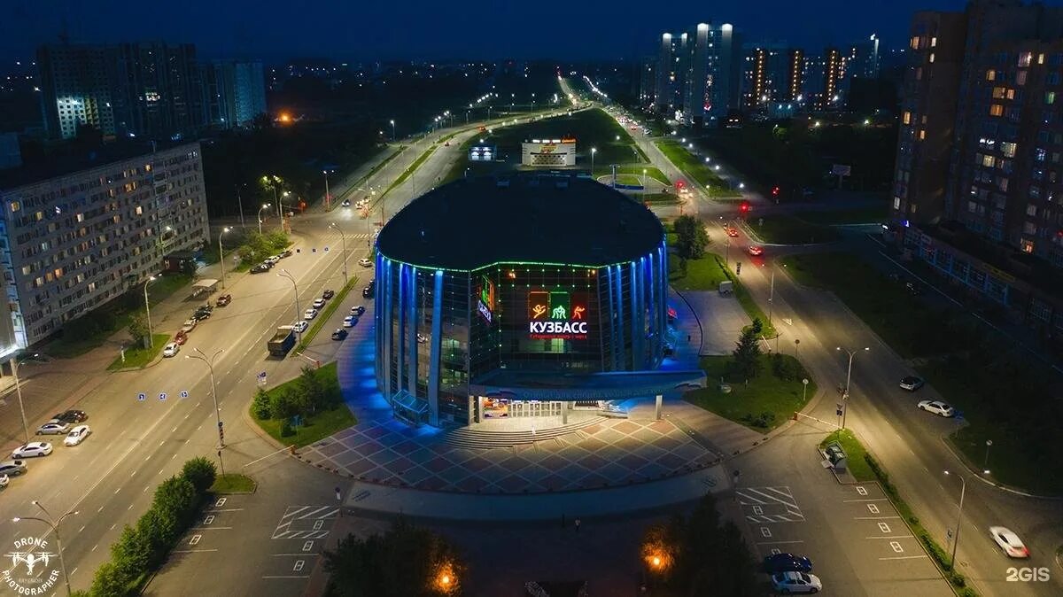 Центр кузбасса. Кузбасс спортивный комплекс в кемерово. кузбасс бульвар строителей. губернский центр спорта кузбасс. кузбасс арена кемерово бульвар строителей.