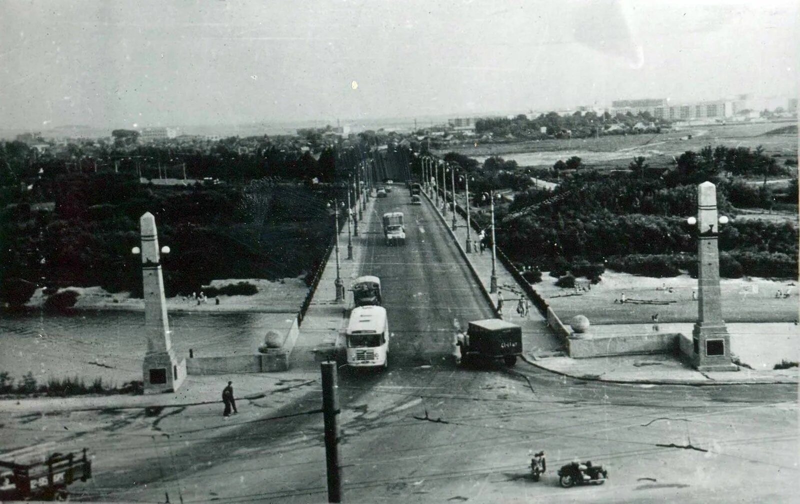 Могилев годы войны. Днепровский мост. Могилёв 1960-х годов. Могилев старые фото. Могилев мост через Днепр в город год 1970.