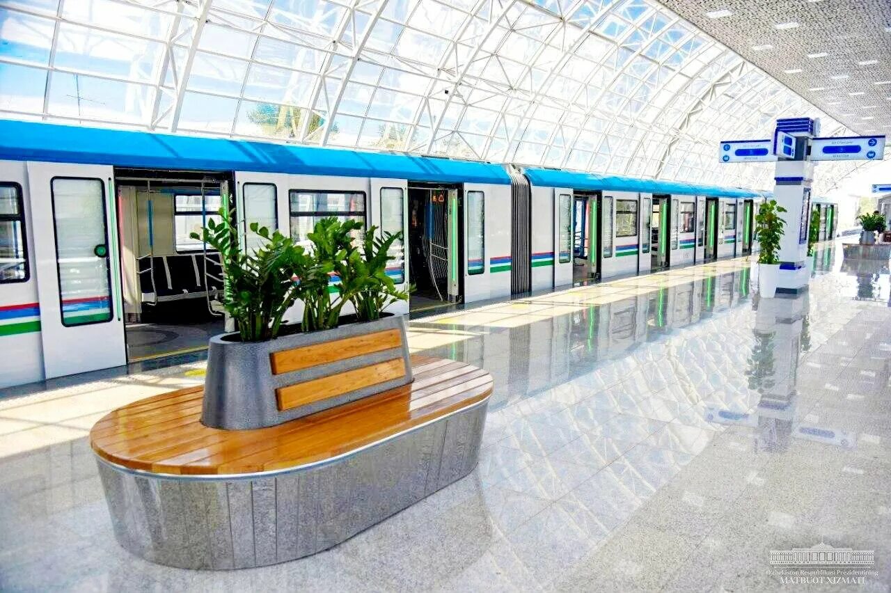 Гафур гулям станция метро ташкент. Метро проспект космонавтов ташкент. Станция метро узбекистанская ташкент. Станция метро площадь независимости ташкент. Метро станция независимости ташкент.