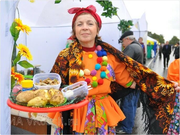 О курской коренской ярмарке. Костюмы на осеннюю ярмарку. Платье для ярмарки осень. Ярмарка ведущие. Жители села парское.