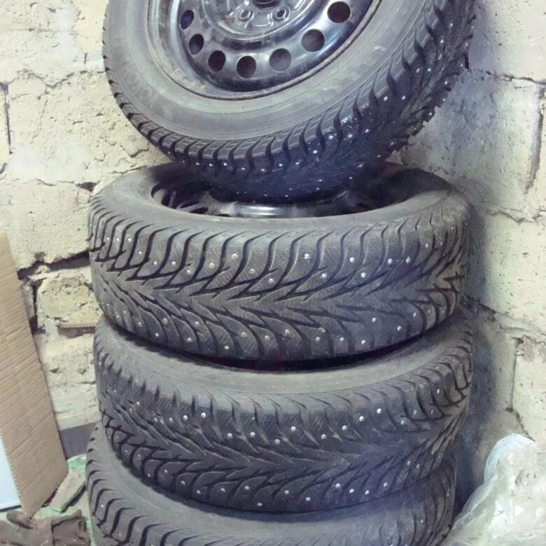 Yokohama 205/60 r16. Зимние колеса Yokohama. Зимняя резина 205/60 r16. Шипованные на штамповке.. Колеса в сборе б у купить