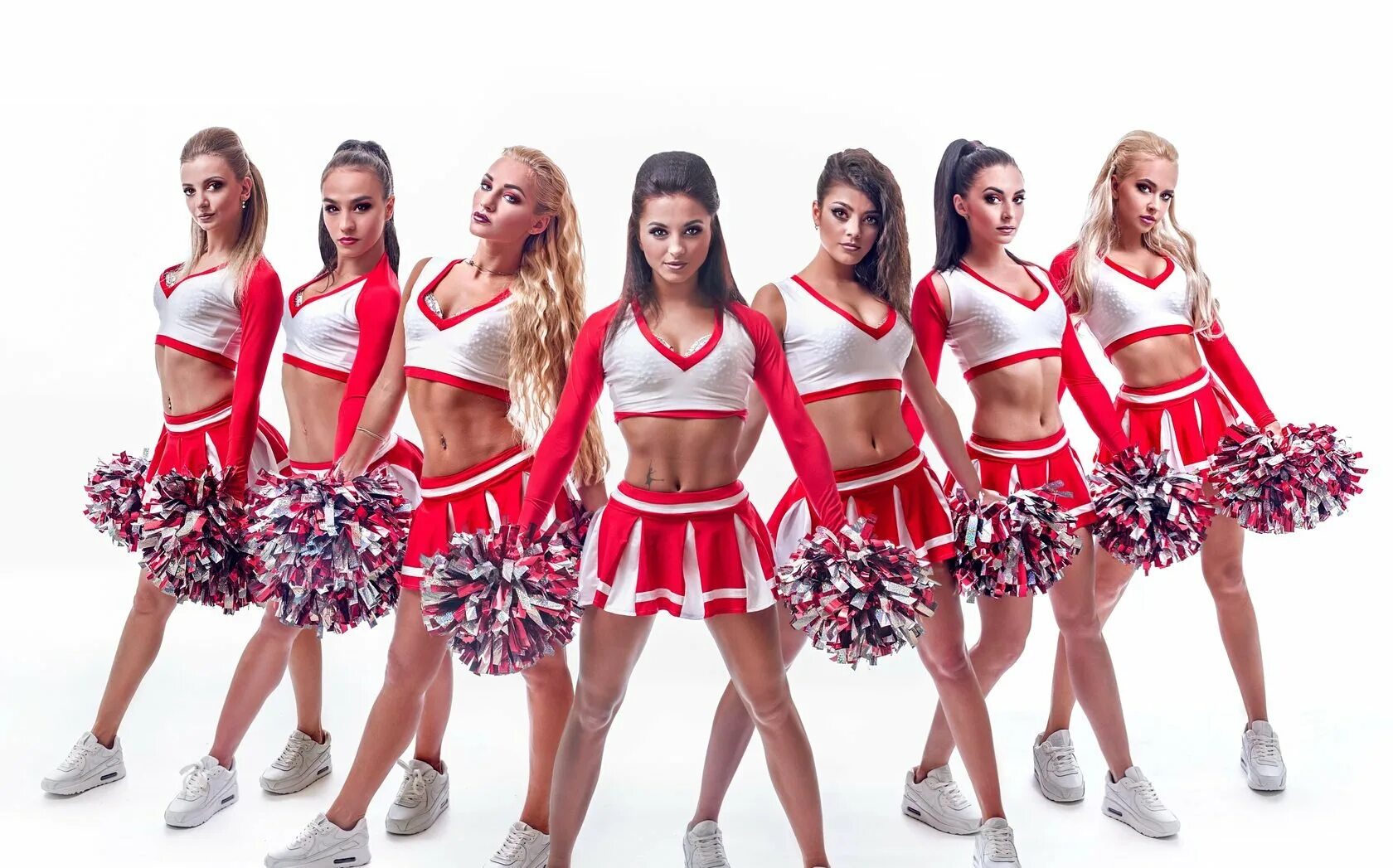 Группа the saturdays. Пусикет доллс 2021. Танцевальный коллектив девушек. Танцевальная группа. Танцы группы девушек.