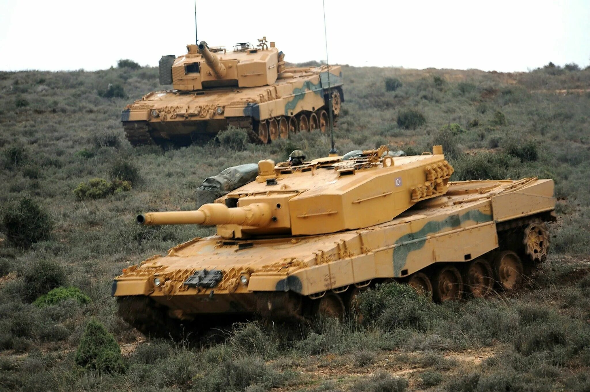 2 2 4 turkey. Леопард 2а4. Турецкий Leopard 2a4. Танк леопард 2а4. Леопард 2 Турция.