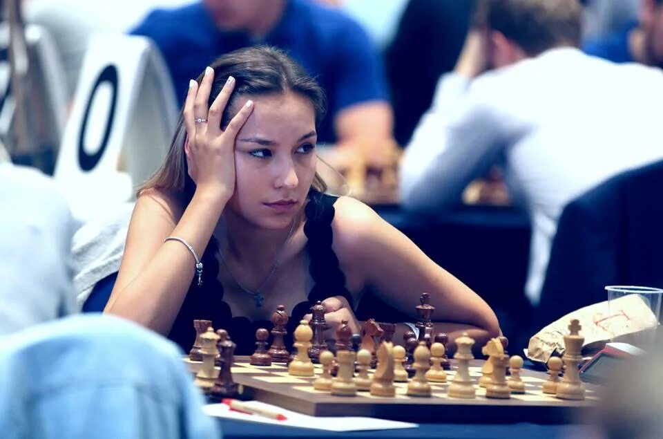 Шахматистка разобрать. Елена семенова шахматистка. семенова елена шахматы. семенова елена юрьевна шахматы. семенова анастасия янао шахматы.