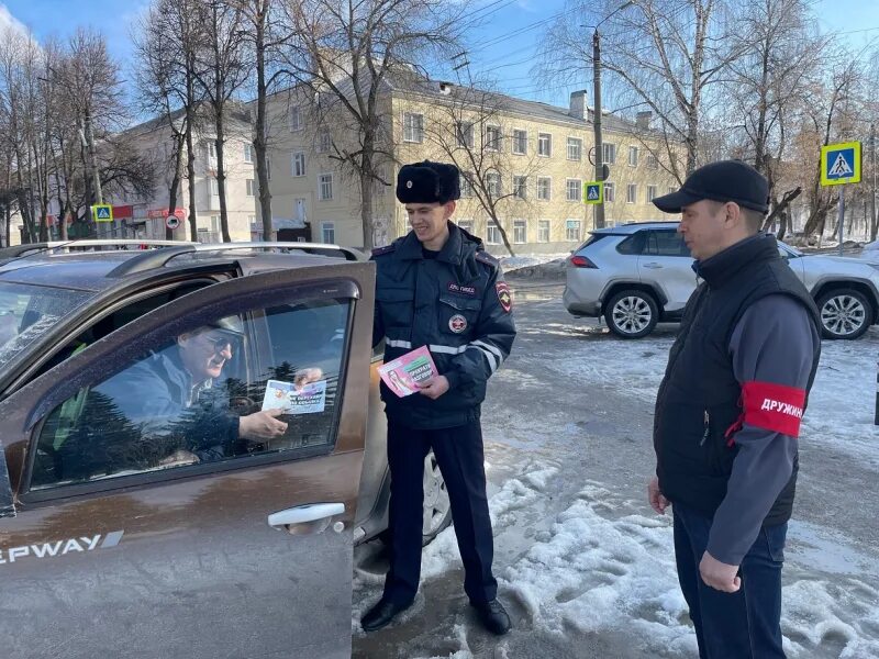 Полиция челябинск телефон. Полицейский. Полиция Челябинск. Полиция Челябинск картинки. Проспект Победы 123 Челябинск полиция.