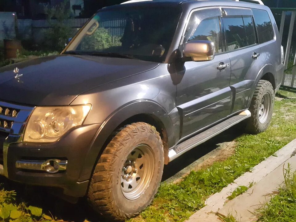 Mitsubishi pajero шины. Паджеро 4 r16. Мицубиси Паджеро 3 на грязевой резине. 265.75.16 МТ Митсубиси Паджеро 4. Митсубиси Паджеро 16.