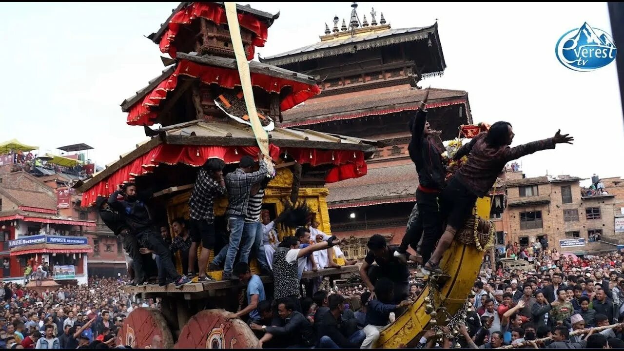 Бискет джатра. Бхактапур непал фестиваль. бактопур фестиваль бискет джатра. фестиваль бискет джатра рисунки.