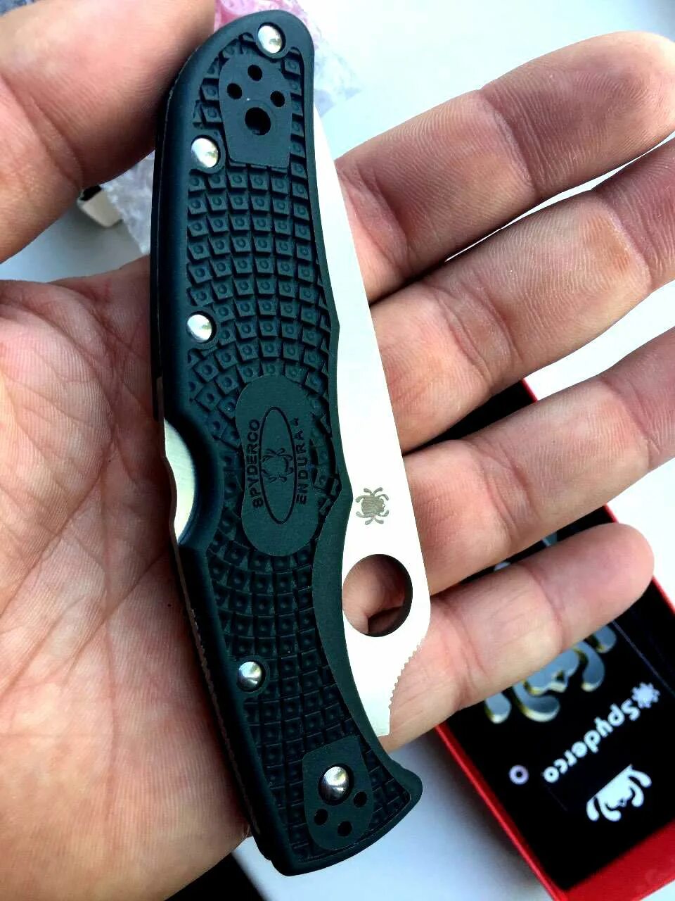 Спайдерко эндура. Spyderco Endura 4. Spyderco Endura 4 серрейтор. Spyderco Endura 2. Spyderco Endura ZDP-189.