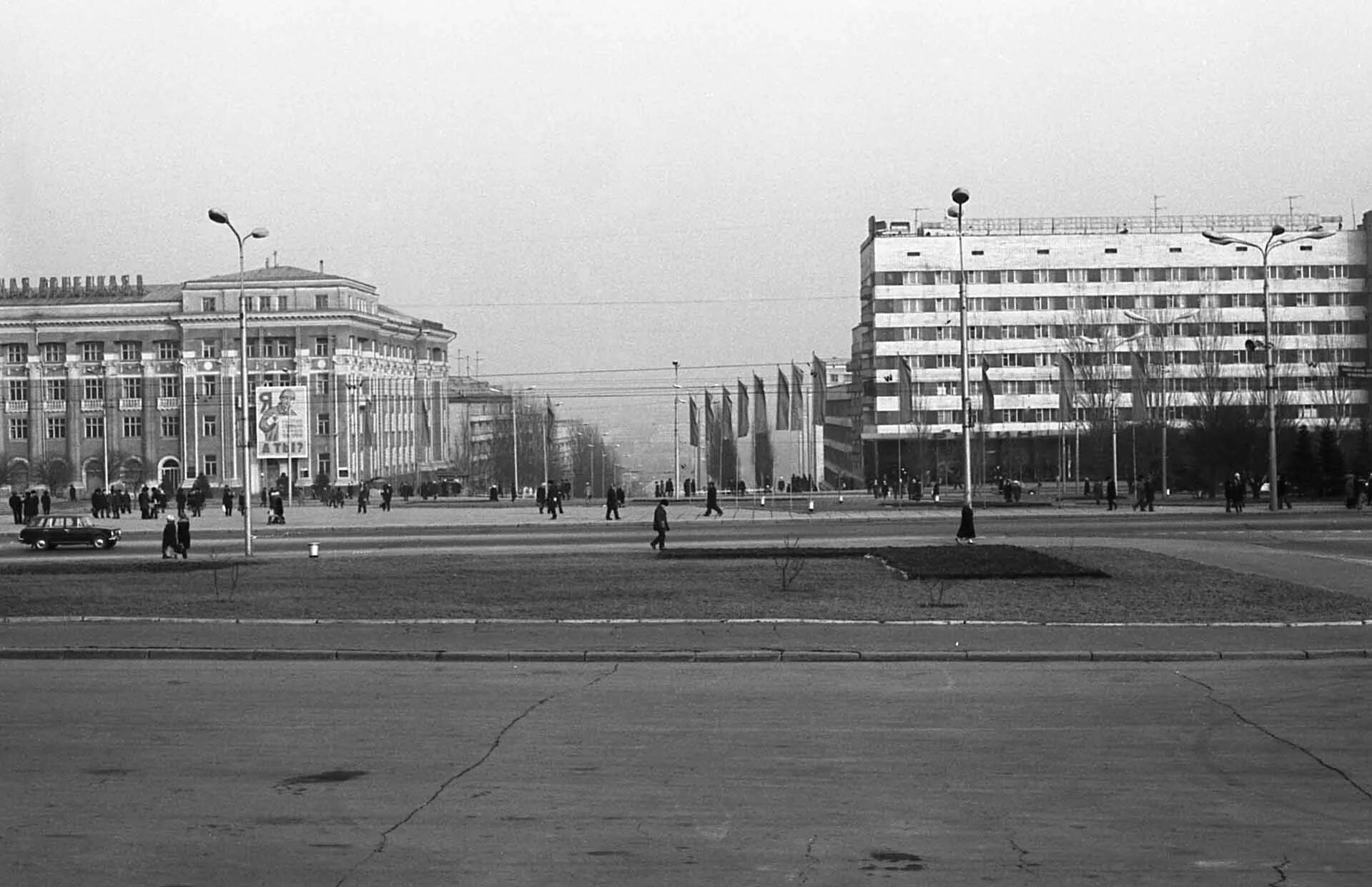 Жд вокзал донецк 1990. Донецк 90. Донецк 90е. Донецк 90. Донецк 90е.