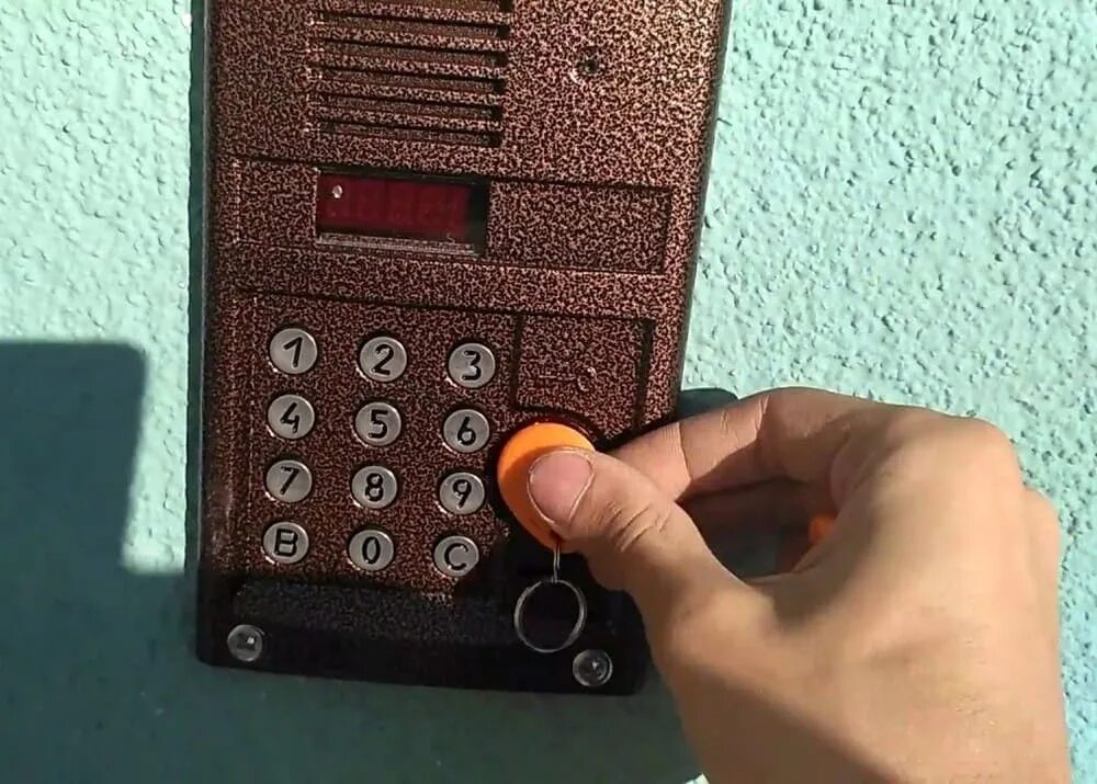 Изображение домофон. Домофон элтис ключи. ключ для домофона eltis. подъездный домофон dallas. домофон сезам ключ.