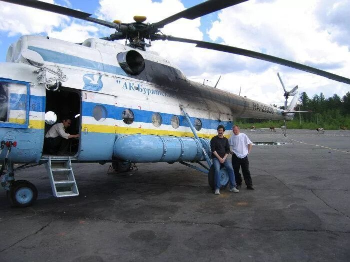 Аэродром Таксимо. Аэропорт Таксимо фото. Таксимо посёлок городского типа центр. Справочная аэропорта Таксимо. Самолет таксимо