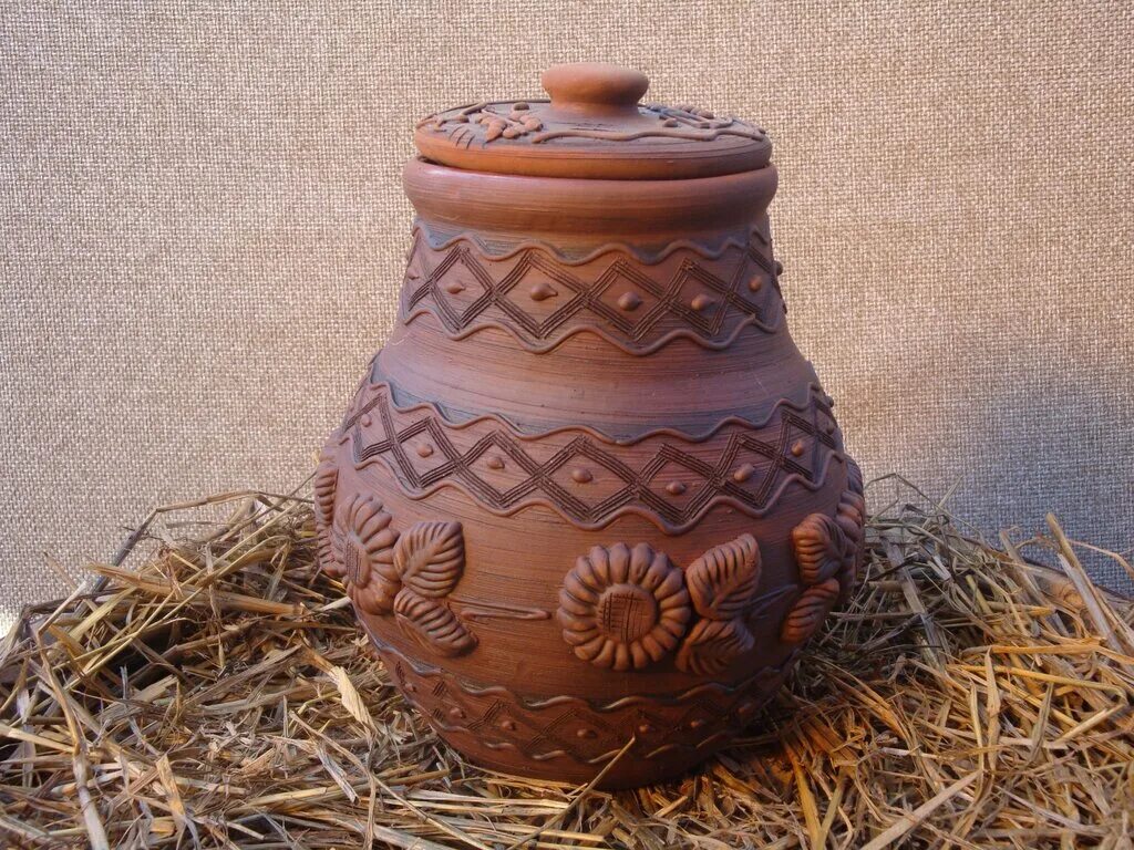 посуда из глины. глиняная посуда. керамическая посуда. конструкционные керамические изделия. плотные изделия.