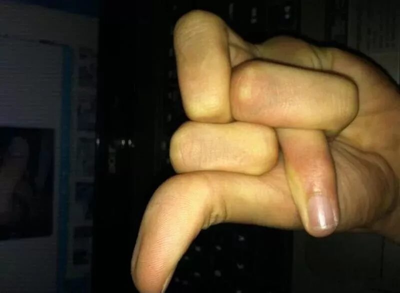 Пальцы сильной независимой женщины прикол. Когда твои пальцы побывали в. Леди гага маникюр два пальца. Смешные жесты. Приколы.