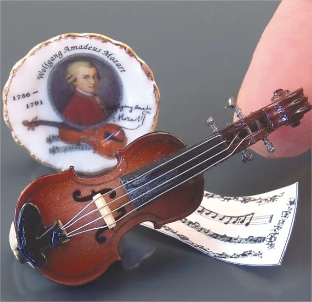Моцарт со скрипкой. Моцарт со скрипкой. Моцарт со скрипкой. Скрипка 17 века. Музыка моцарта на скрипке.
