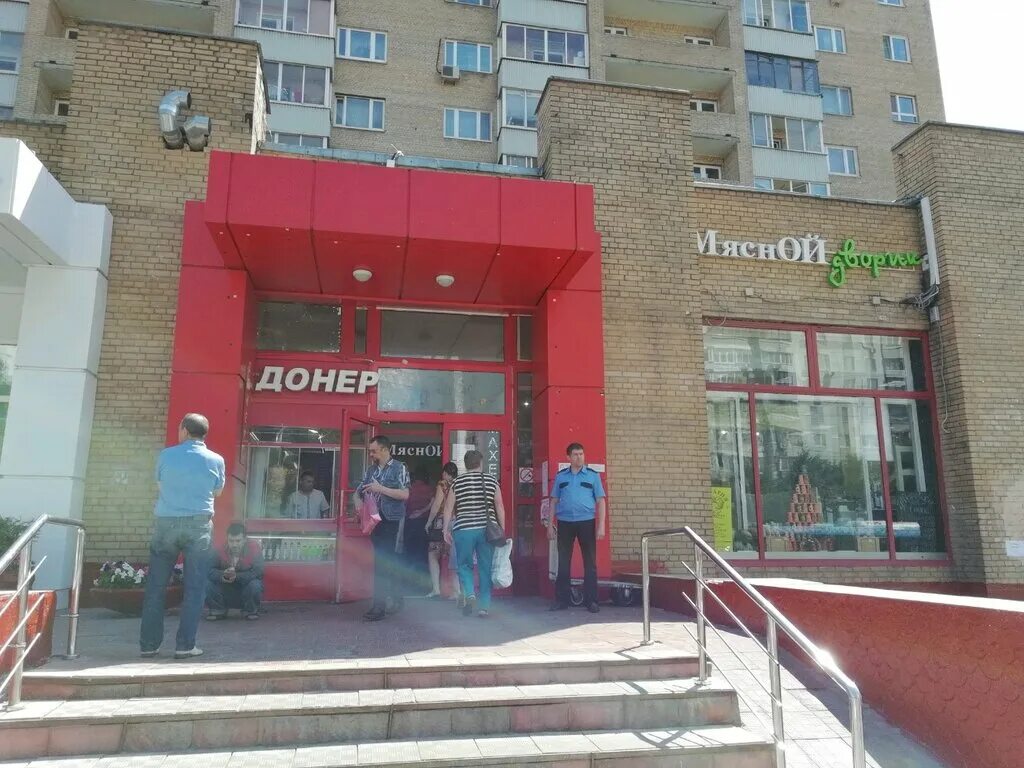 улица флотская 50. улица флотская 50. красная икра магазин фрязино. флотская дом 50. темное и белое магазин.