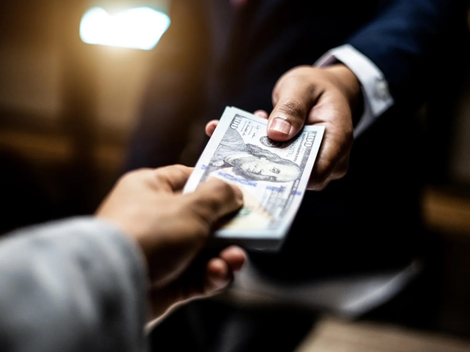 Зимбабвийский доллар. Дети миллионеров. Тратить деньги. Деньги в руках. Money dealing.