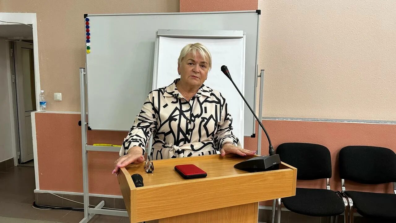 Библиотека крашенинникова камчатка. Татьяна золоедова главврач южно-курильск. Максим королёв русский табак. Максим королев рустабак. Главврач южно-курильск.