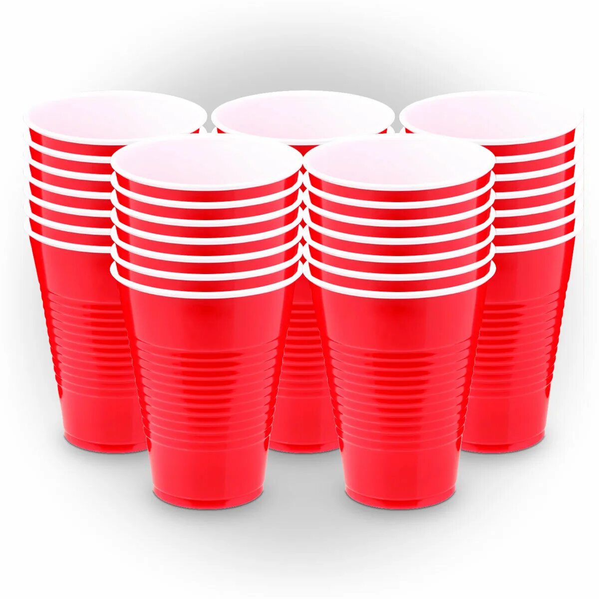 Кофе на вынос. Красные одноразовые стаканы. Кофе с собой. Красные стаканчики для вечеринки. Несколько стаканчиков.